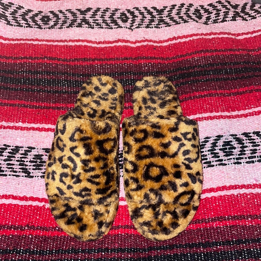 Leopard slippers